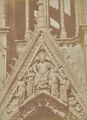 o.T. (Skulpturen an der Kathedrale von Reims)